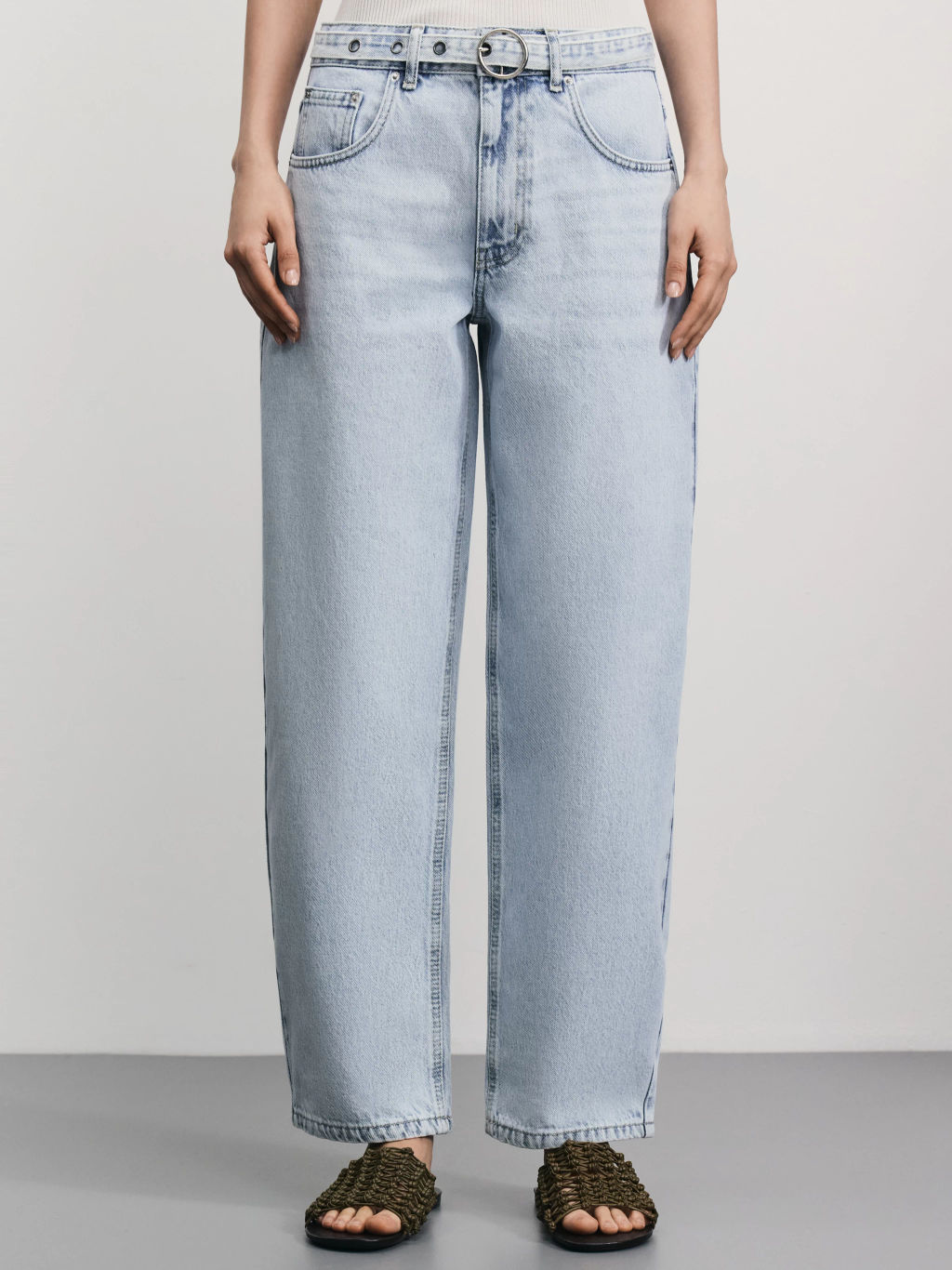 Джинсы barrel с поясом шнурком / Zarina  фото 2