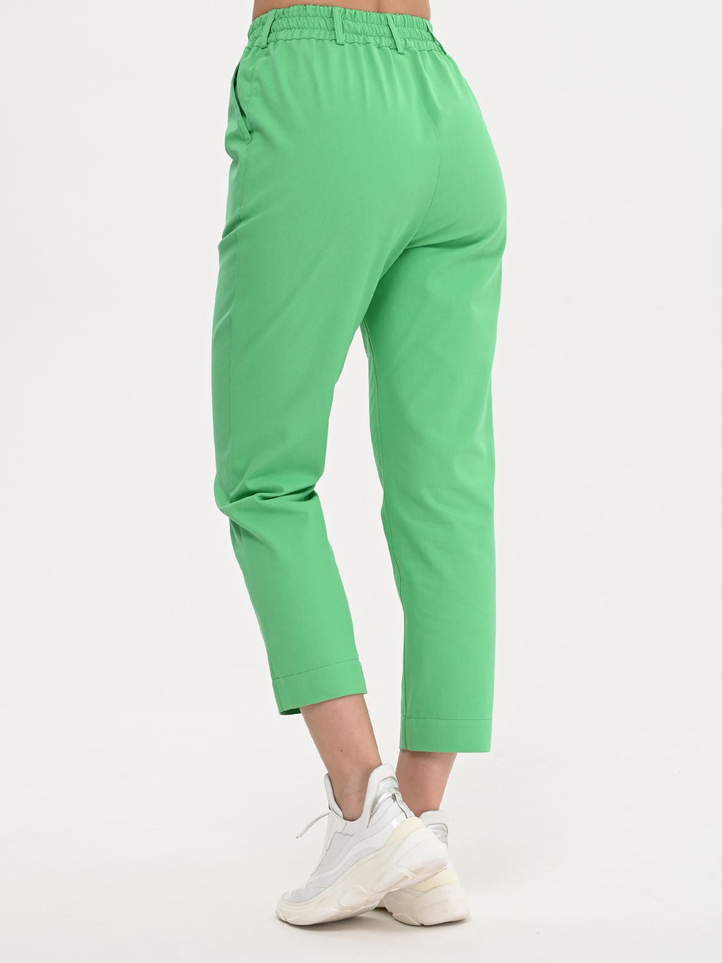 Легкие и комфортные летние брючки из хлопка с добавлением лайкры.