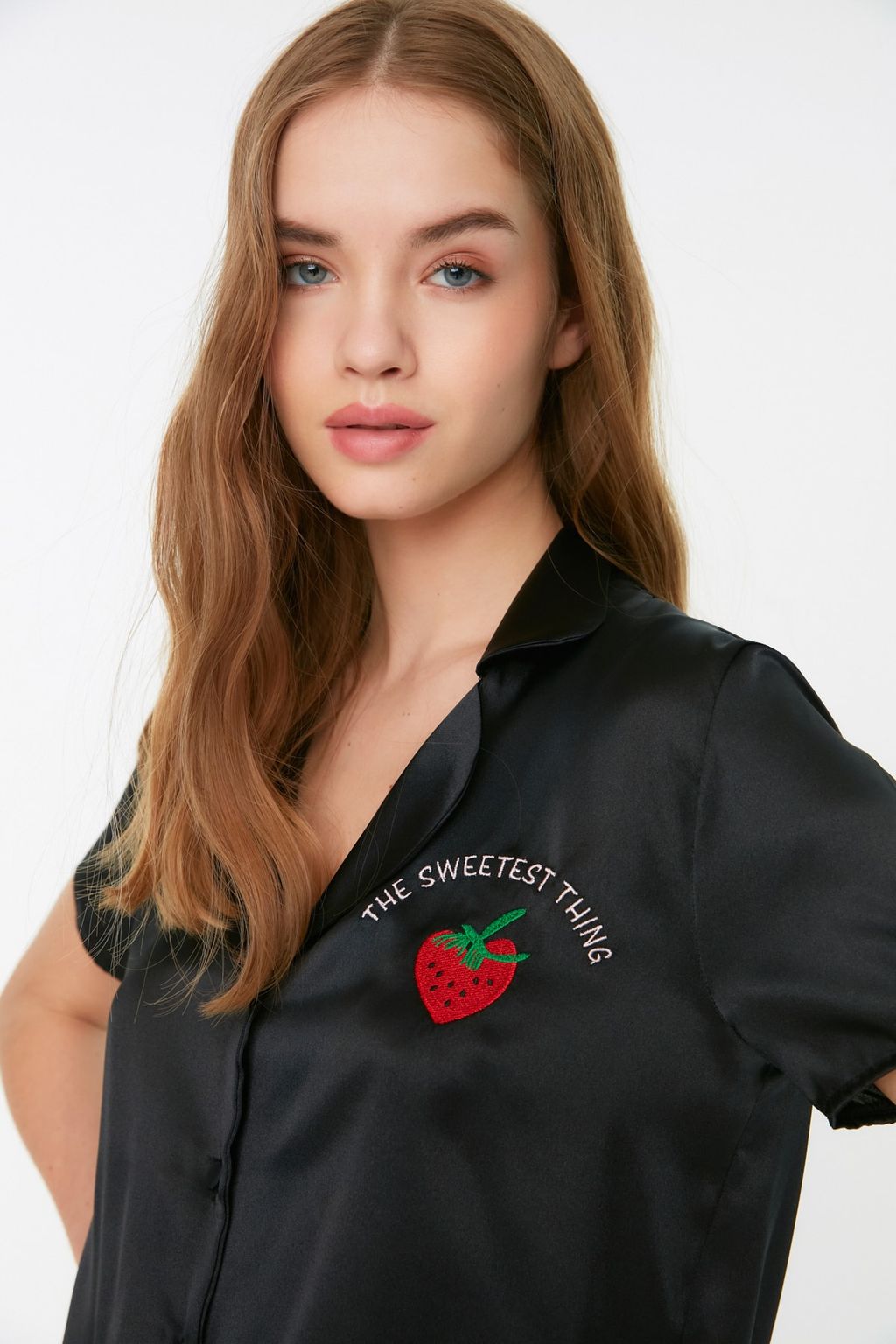 Trendyolmilla Siyah Cilek ve Slogan Nak?sl? Saten Sortlu Dokuma Pijama Tak?m? THMSS22PT0395 фото 8