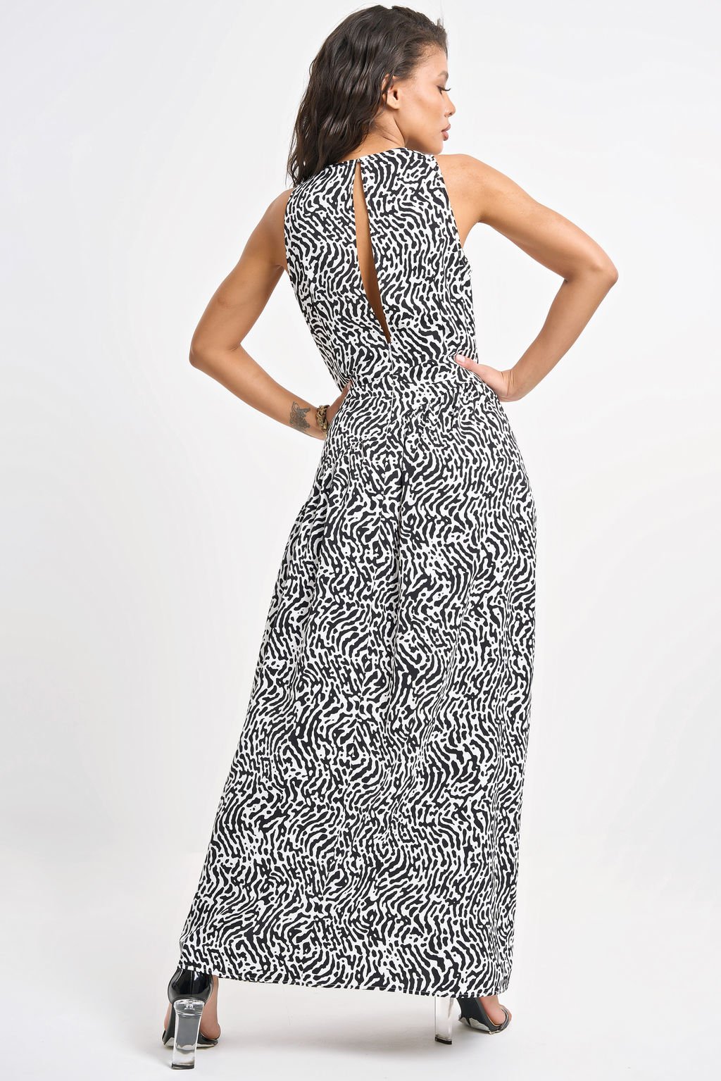 Платье облегающее черно-белое