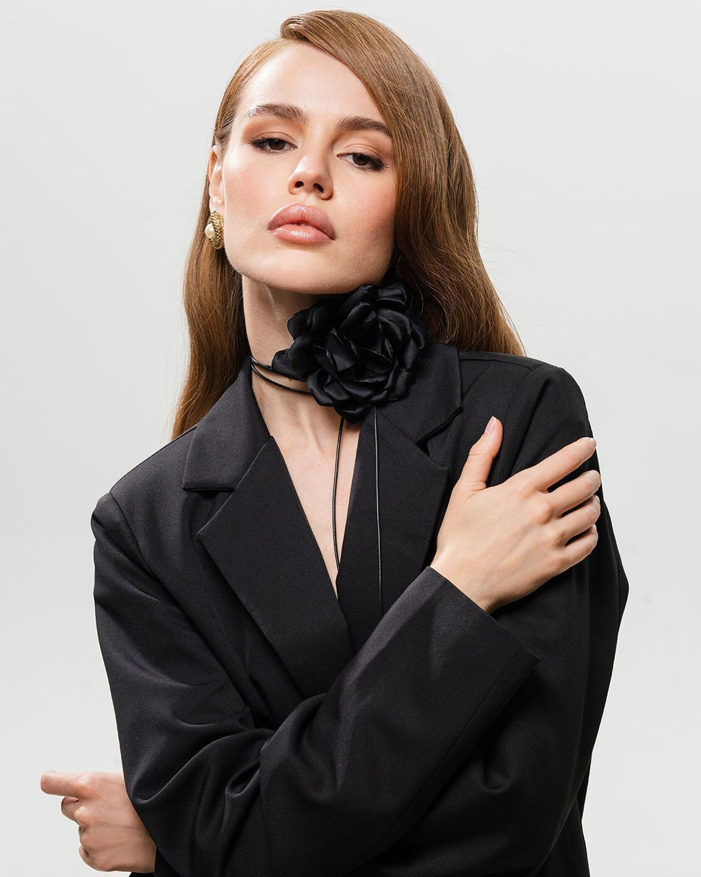 Колье-чокер с крупным цветком CHR001