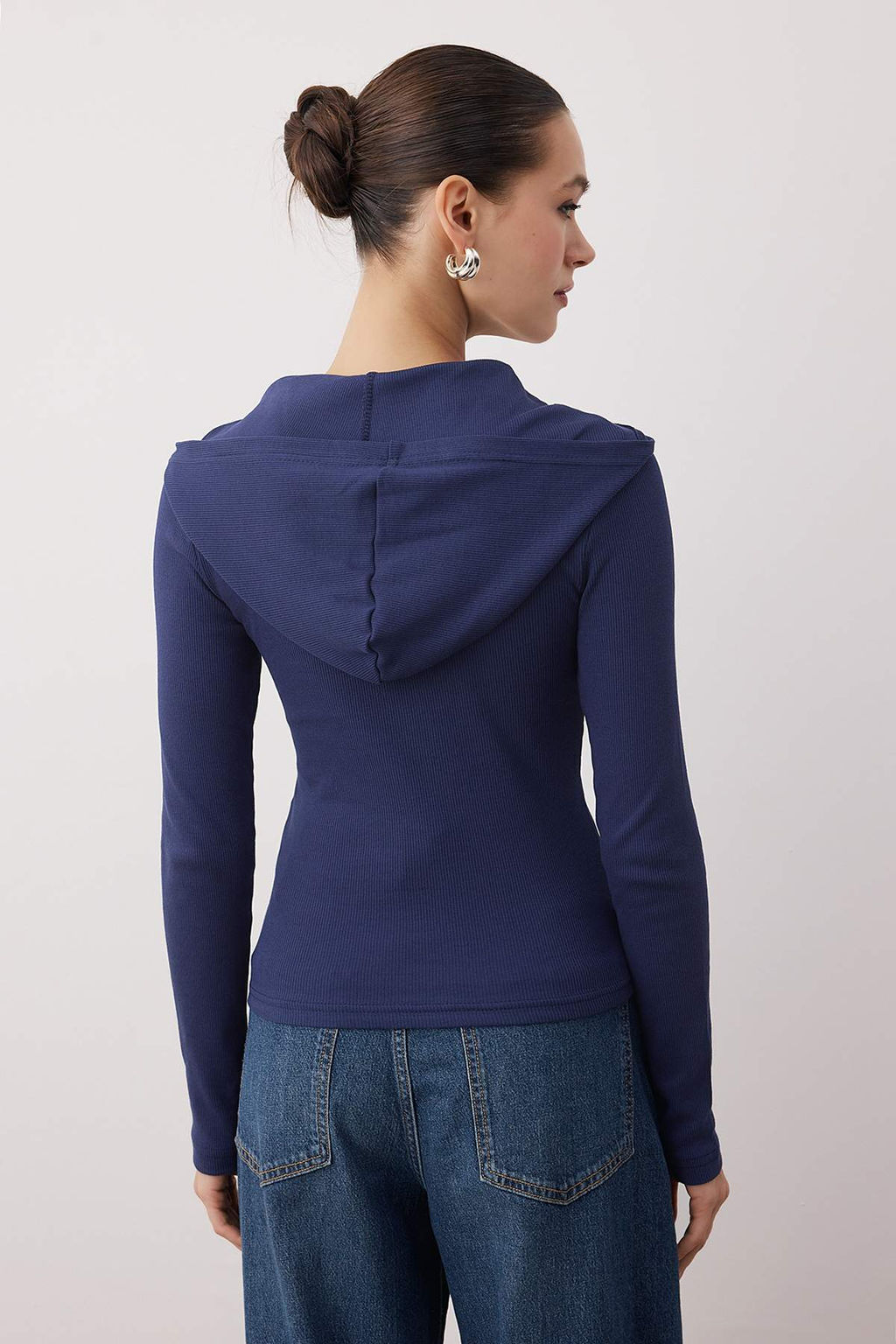 Antrasit Kapusonlu Fitilli Dugmeli Fitted/Vucuda Oturan Orme Bluz TWOAW26BZ00033 - Trendyolmilla фото 8