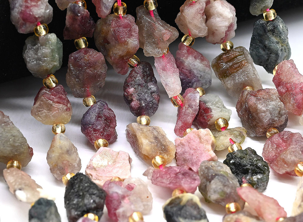 Бусины из турмалина галтовка 15*17мм, 40см, 24 бусины Радуга камня