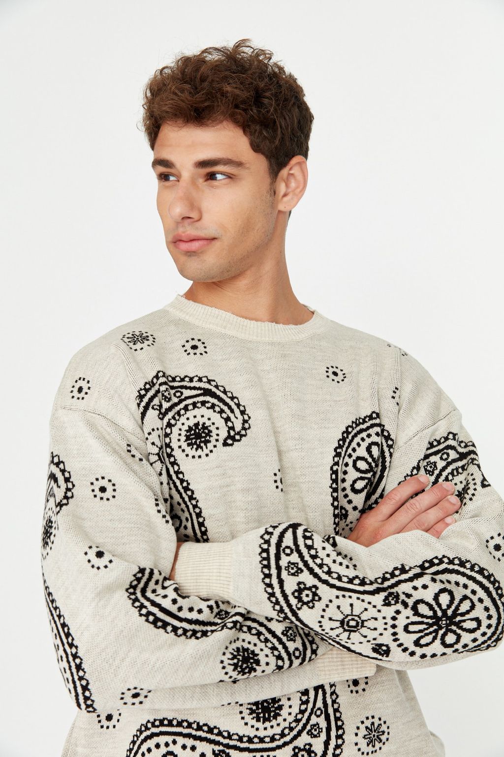 Trendyolmilla Man Bej Oversize Sal Desenli Bisiklet Yaka Triko Kazak TMNAW23KZ00104