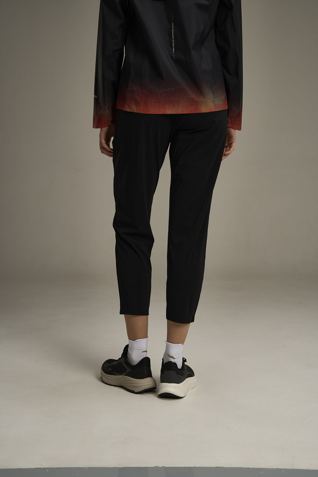 Брюки трикотажные укороченные Черный ADVANCED RUNNING Knit Ankle Pants - Anta фото 4