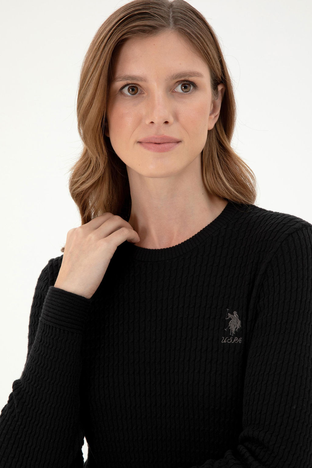 Женский черный базовый свитер Неожиданная скидка в корзине