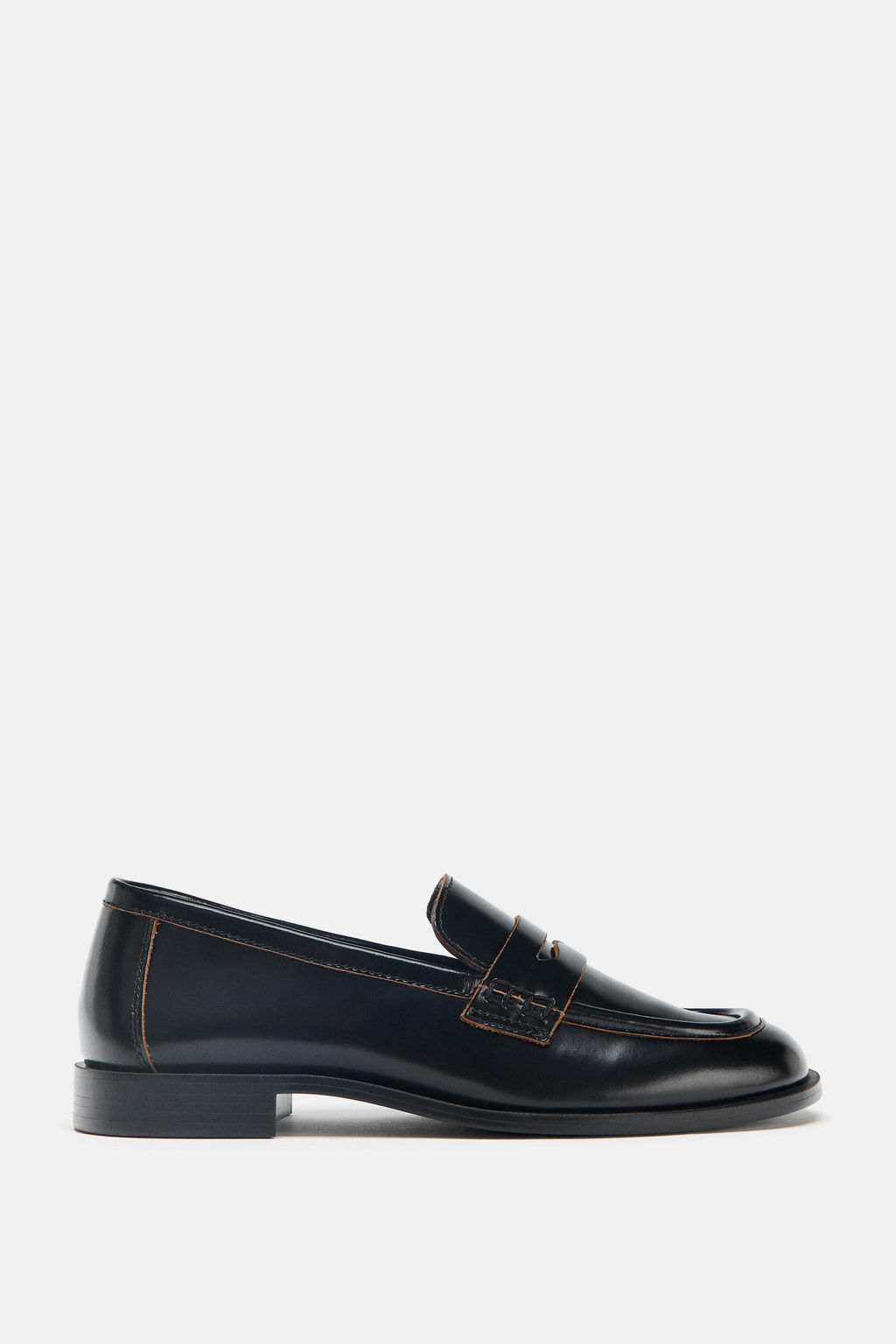 LEATHER LOAFERS WITH CONTRAST