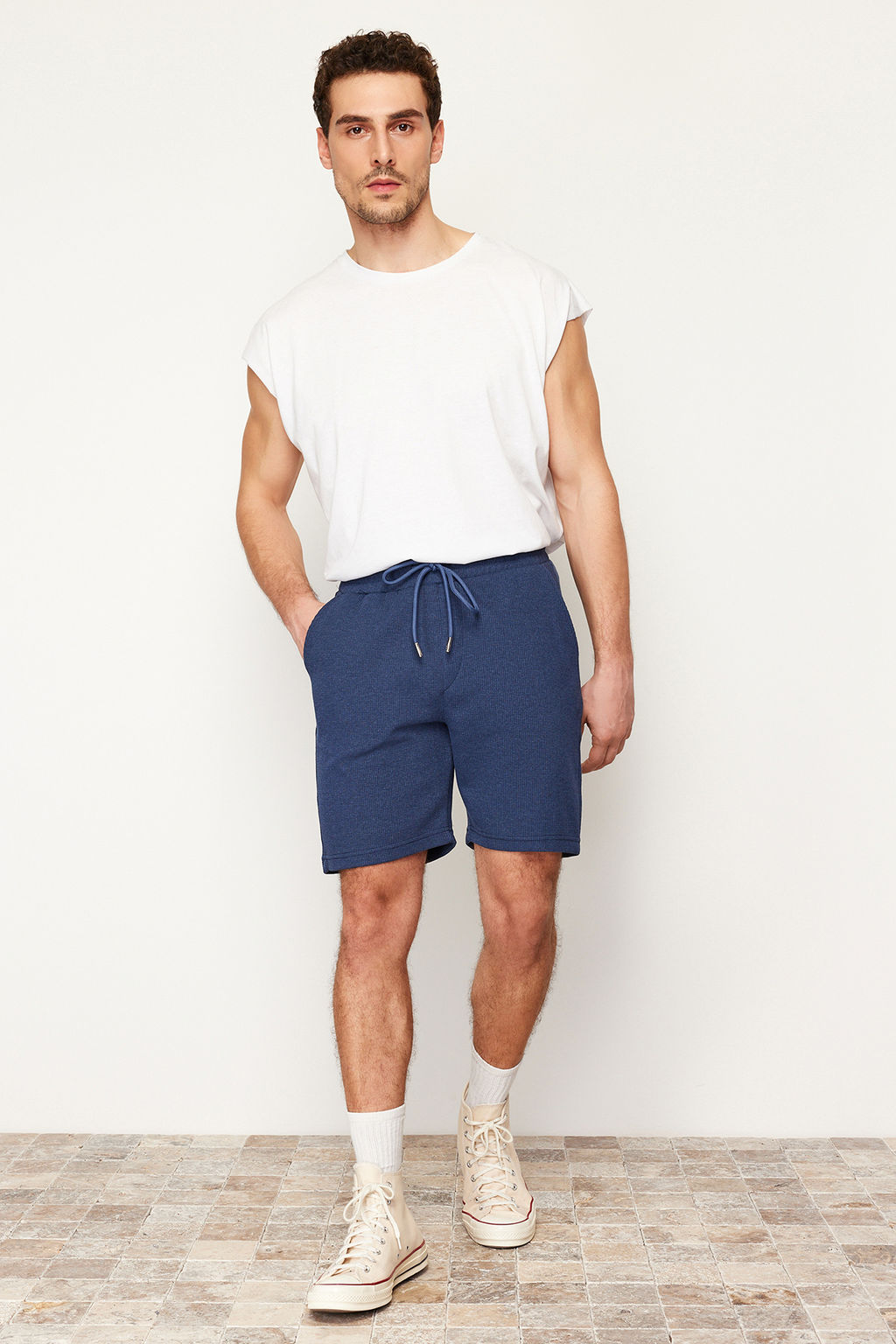 TRENDYOL MAN Indigo Slim/Dar Kesim Dokulu Waffle Lastik Belli Kordonlu Sort TMNSS24SR00029 - Trendyolmilla фото 3