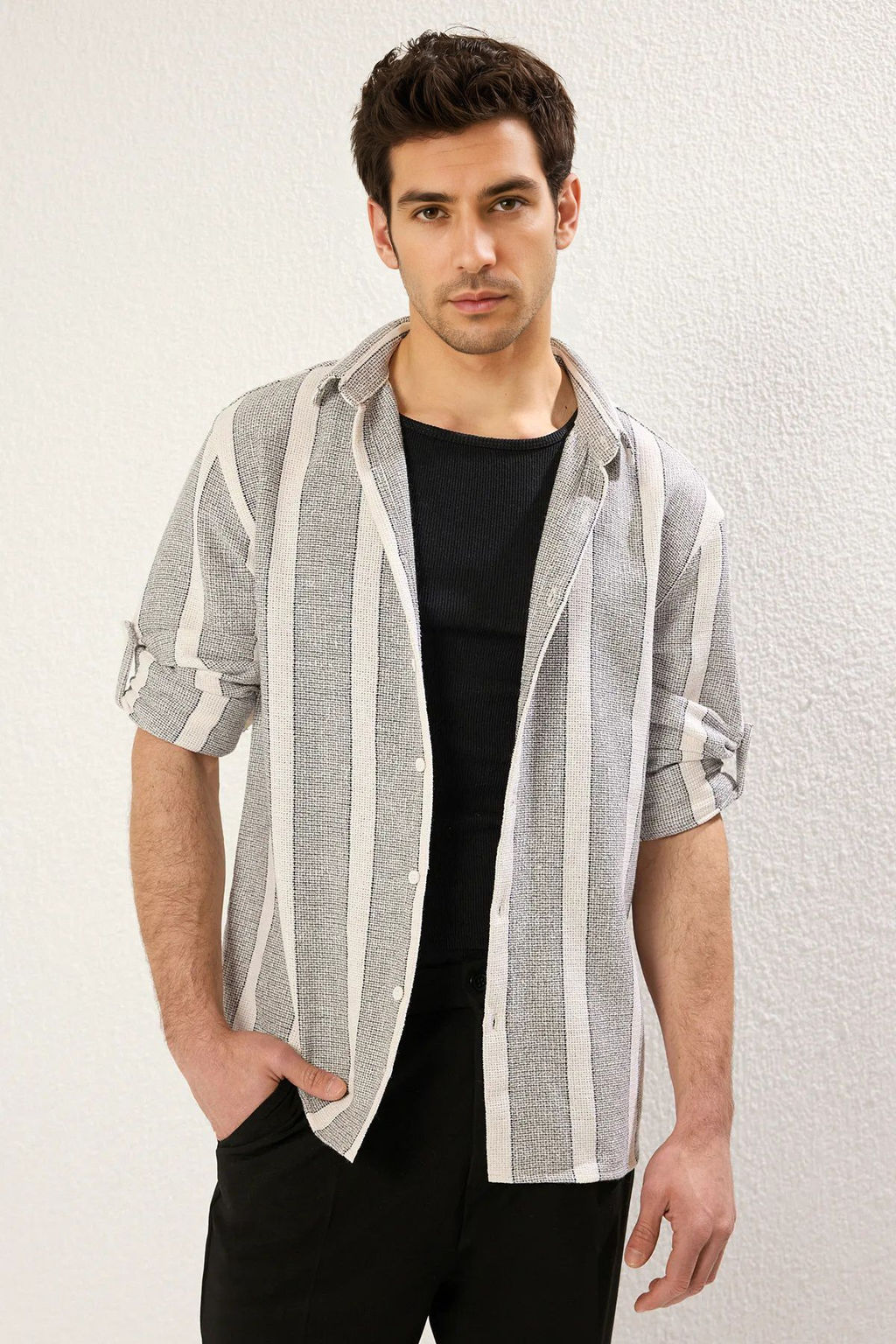 TRENDYOL MAN Siyah Regular Fit Dusuk Omuz Cizgili Etamin Dokulu Yazl?k Gomlek TMNSS25GO00029 - Trendyolmilla фото 3