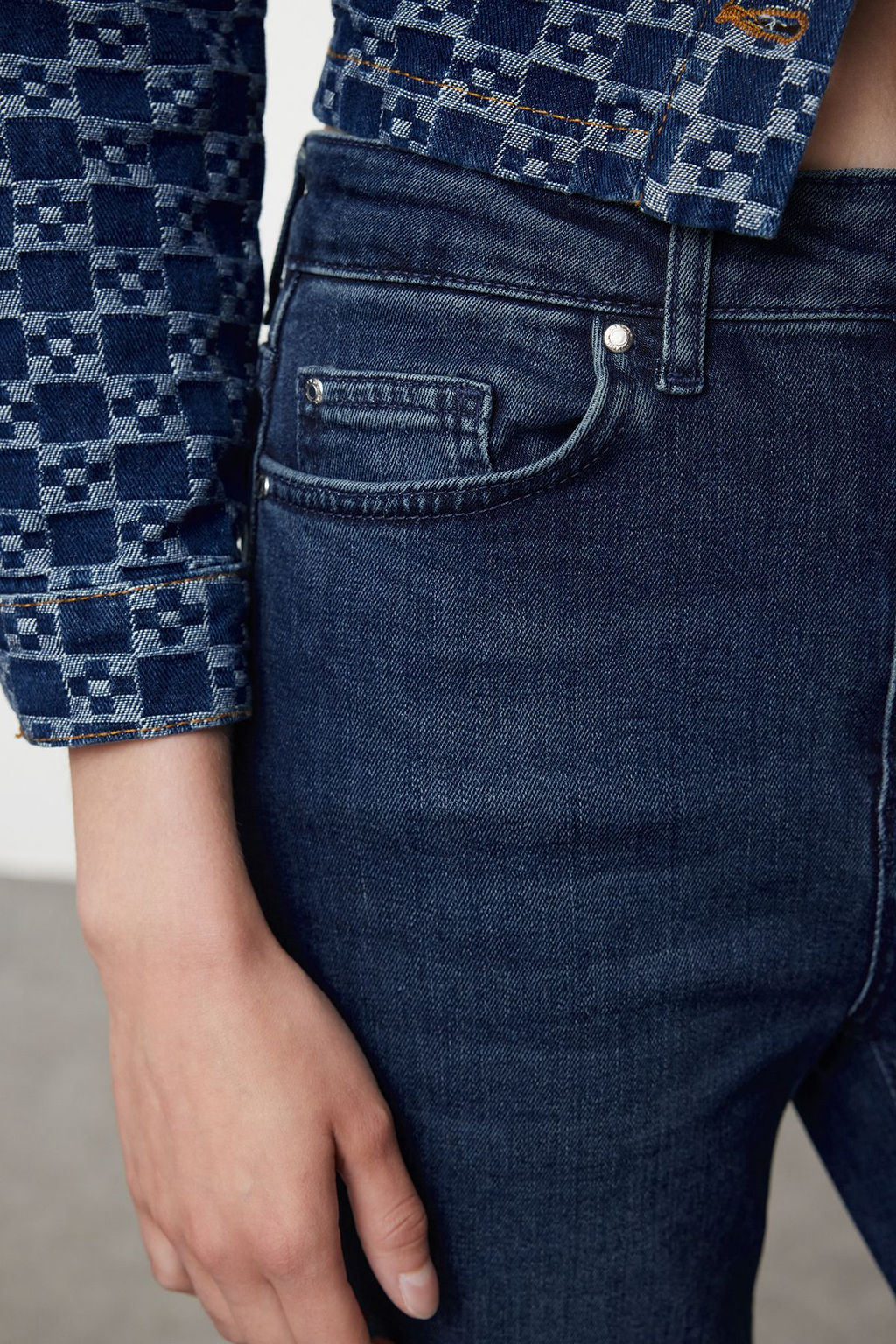 Koyu Mavi Yuksek Bel Flare Jeans TWOAW25JE00225 - Trendyolmilla фото 4
