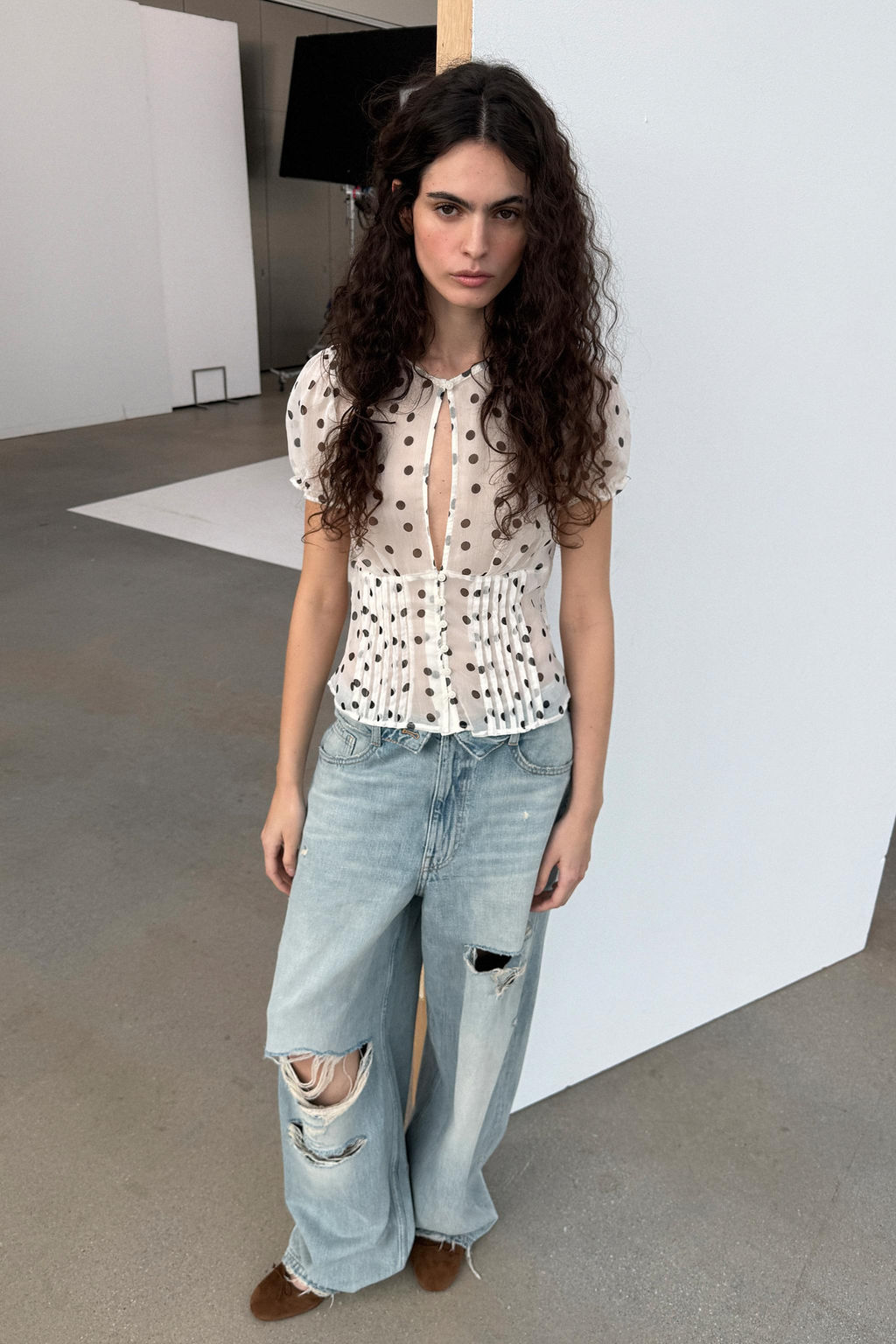 TRF FOLDED WAIST MID-WAIST JEANS - Zara фото 9