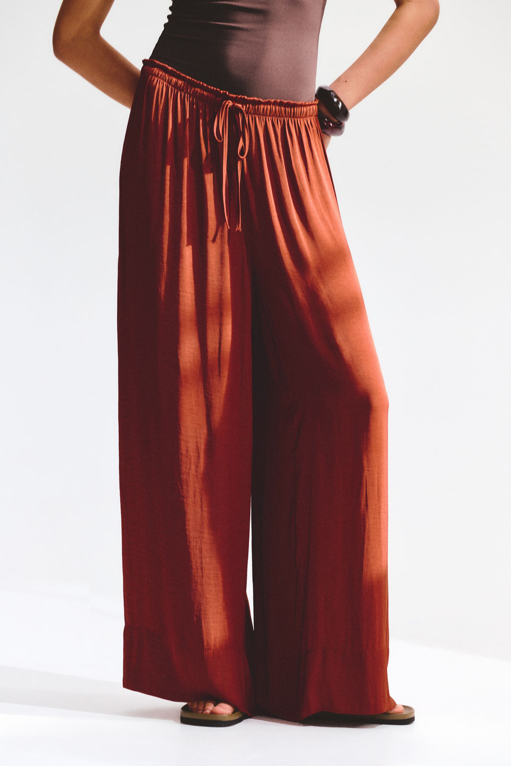 Pantal?n amplio con cord?n de ajuste - H&m фото 7