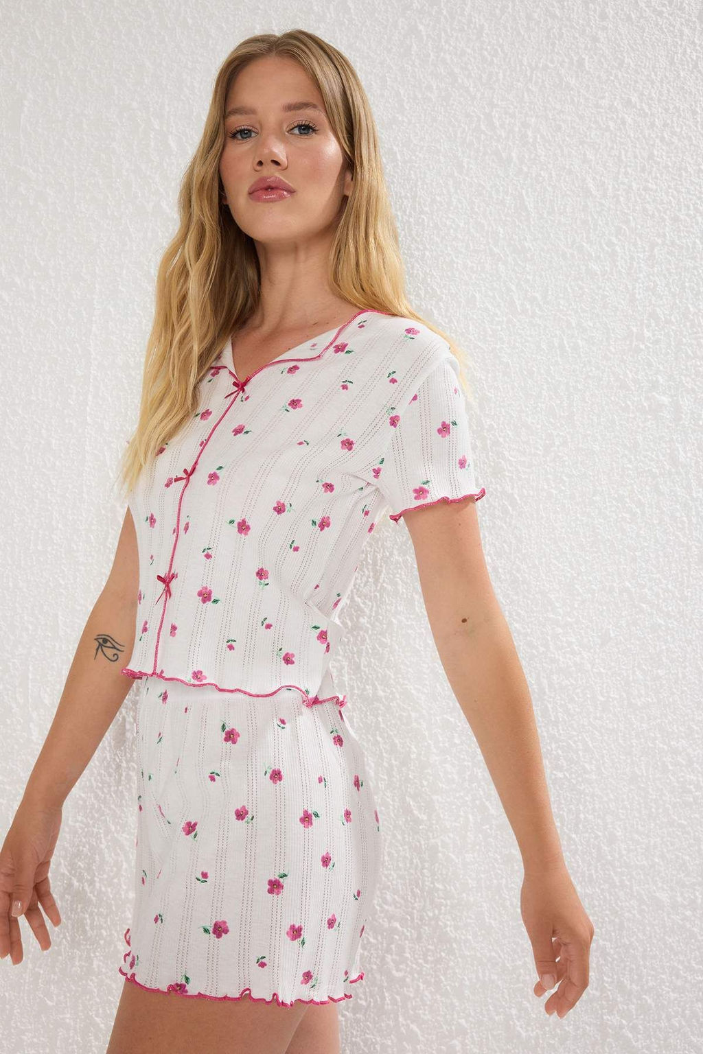 Trendyolmilla Beyaz %100 Pamuklu Cicekli Kurdele/Fiyonklu Fitilli Orme Pijama Tak?m? THMSS25PT00434 фото 8