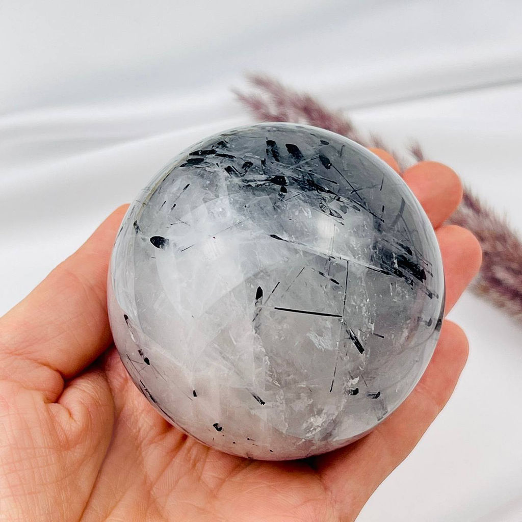 Шар из Кварца с включением Турмалина