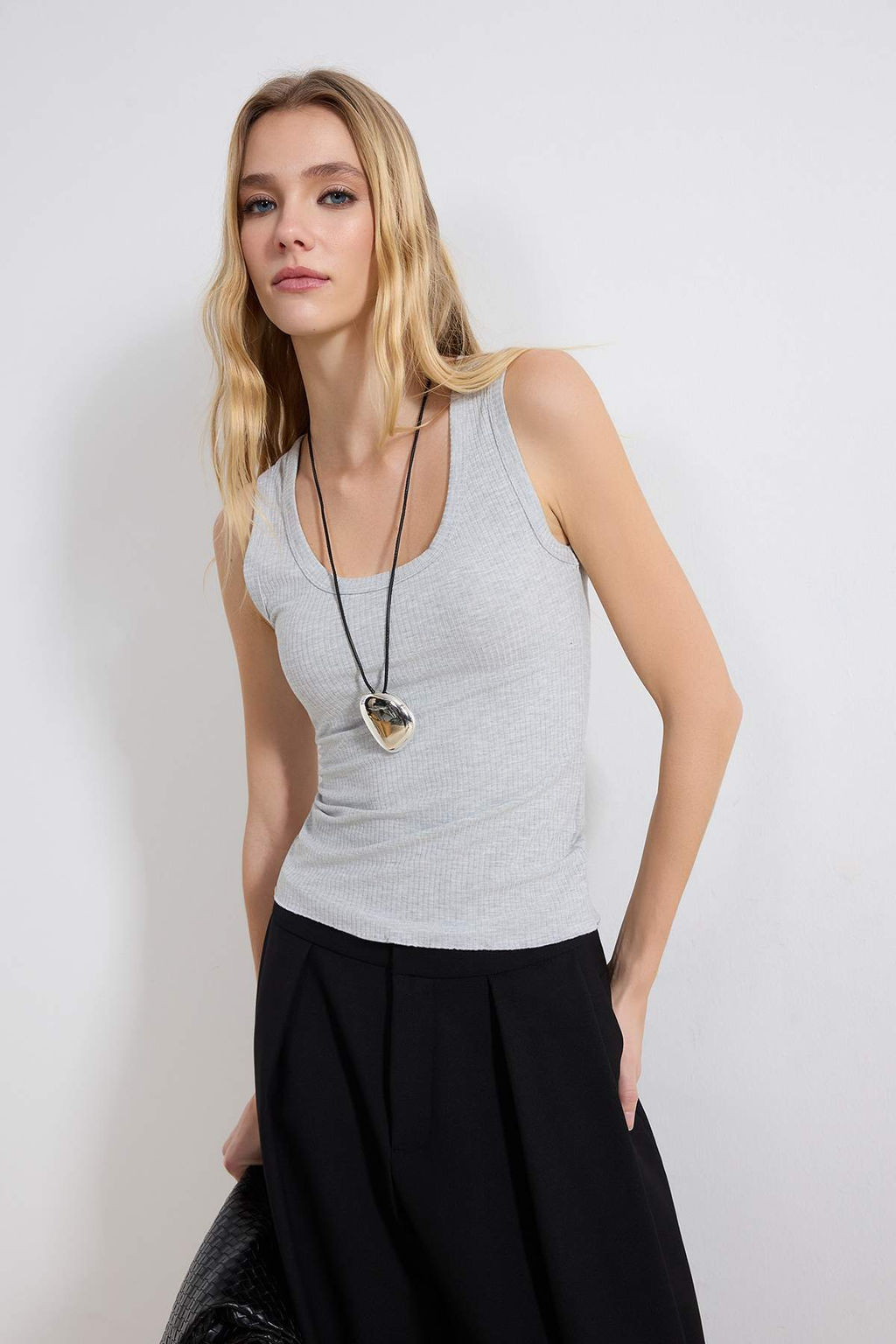 Siyah Fitted/Vucuda Oturan Kolsuz Fitilli Esnek Orme Atlet TWOSS26AL00007 - Trendyolmilla фото 6