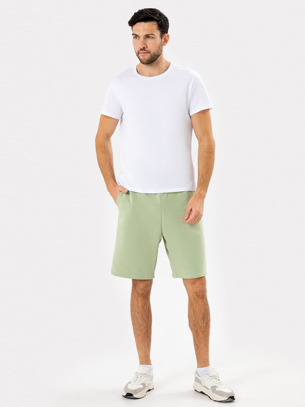 Шорты мужские в оливковом оттенке