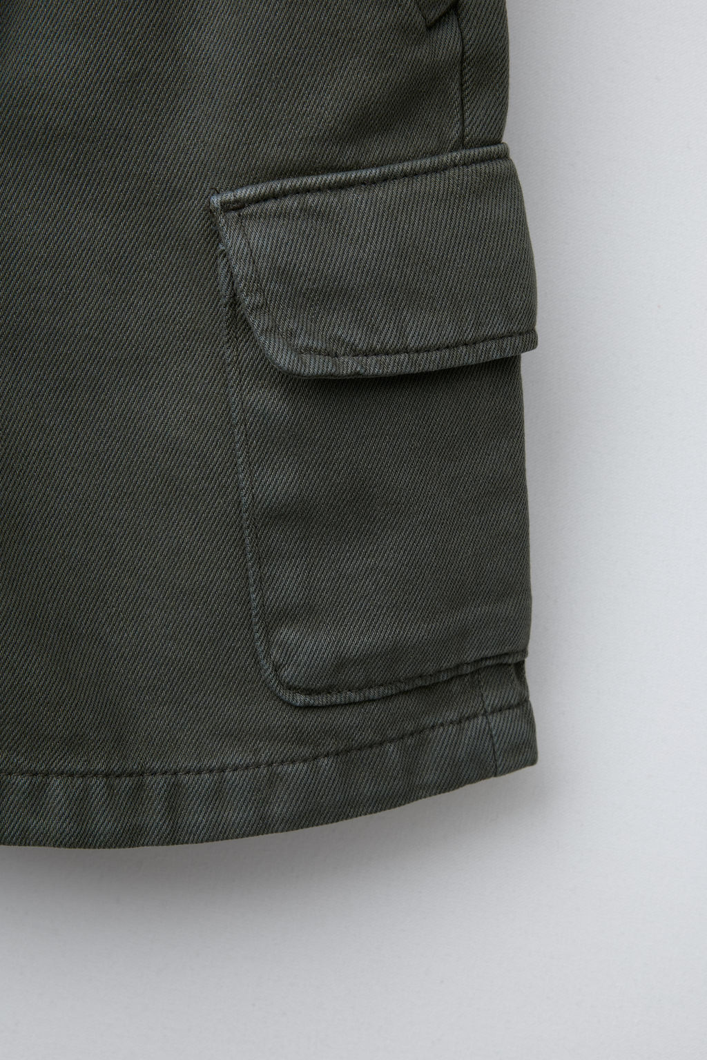 STRAIGHT FLOWING CARGO BERMUDA SHORTS - Zara фото 4