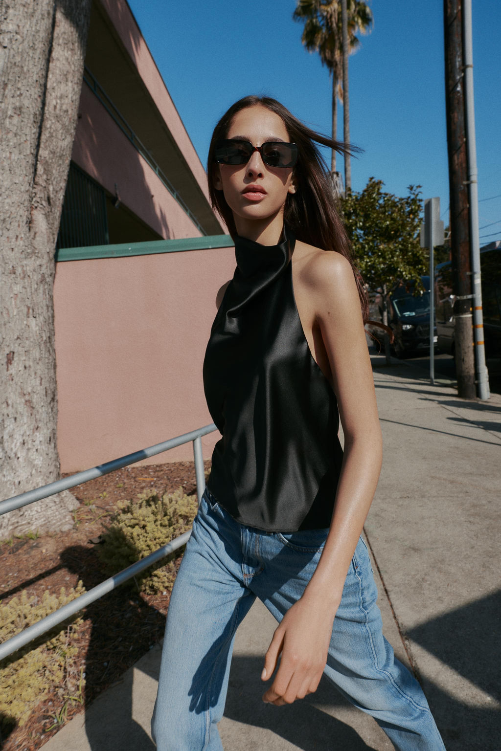 TOP HALTER SATINADO / Negro - Zara фото 3