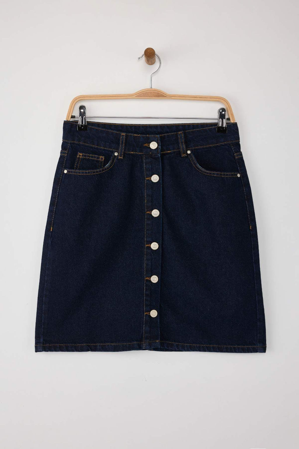 Koyu Mavi Onden Dugmeli Mini Denim Etek TWOAW26ET00022 - Trendyolmilla фото 5