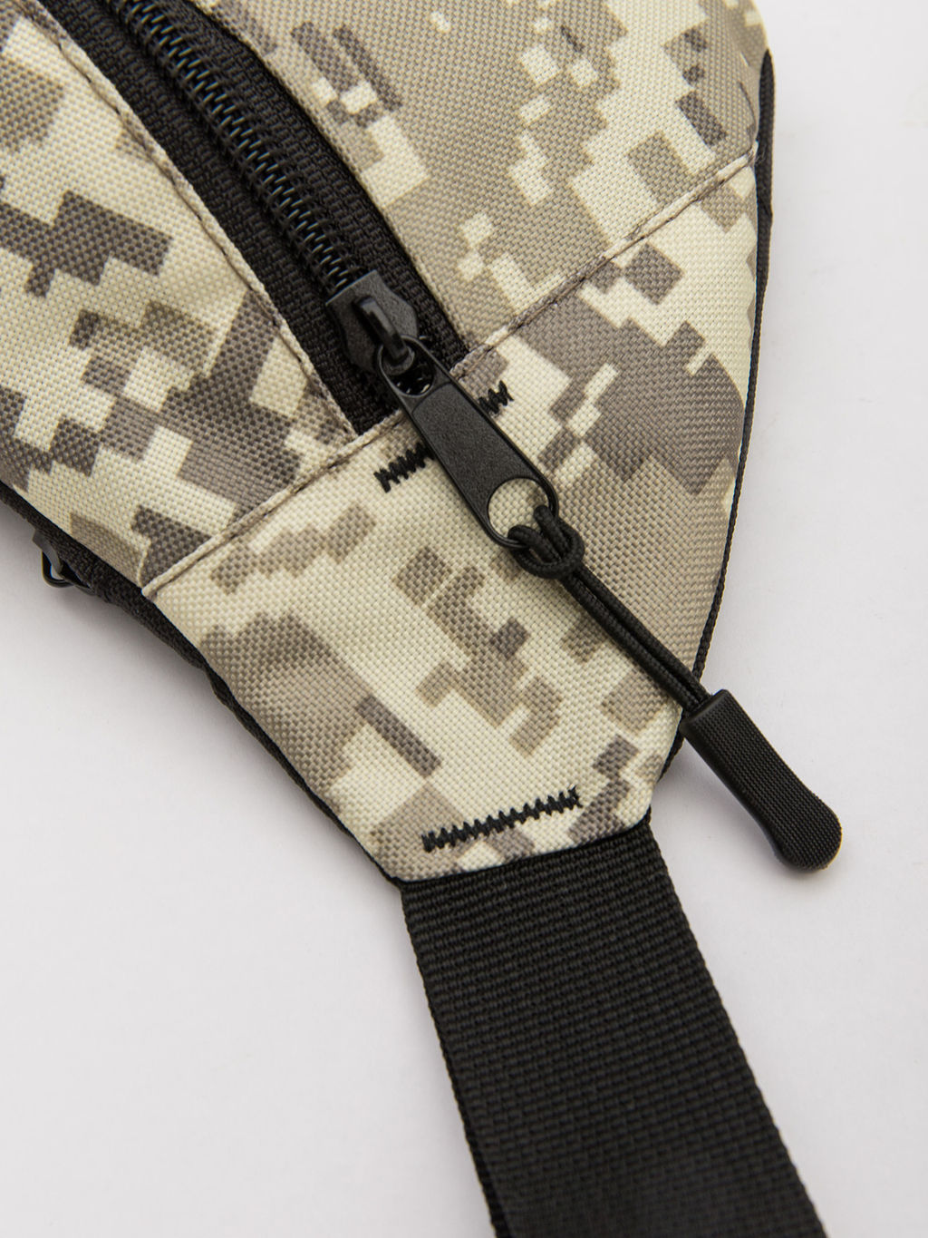 V48 000 02 Сумка поясная