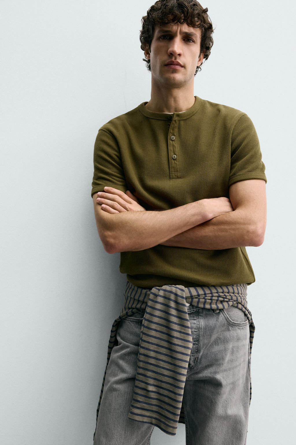 CAMISETA ESTRUCTURA CUELLO PANADERO / Khaki