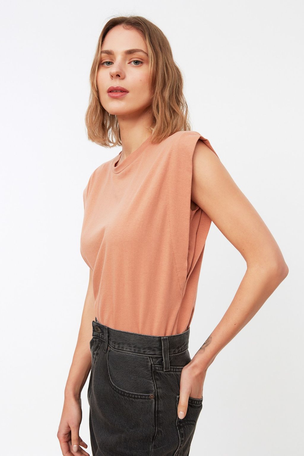 TRENDYOLMILLA Siyah %100 Pamuk Vatka Gorunumlu Basic Bisiklet Yaka Orme T-Shirt TWOSS20TS0021  фото 3