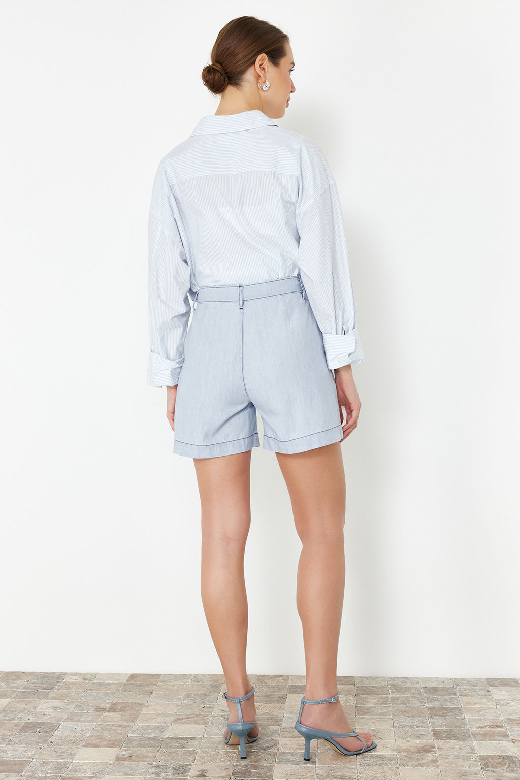 Ac?k Mavi %100 Tencel Pileli Yuksek Bel Denim Sort TWOSS24SR00128 - Trendyolmilla фото 6