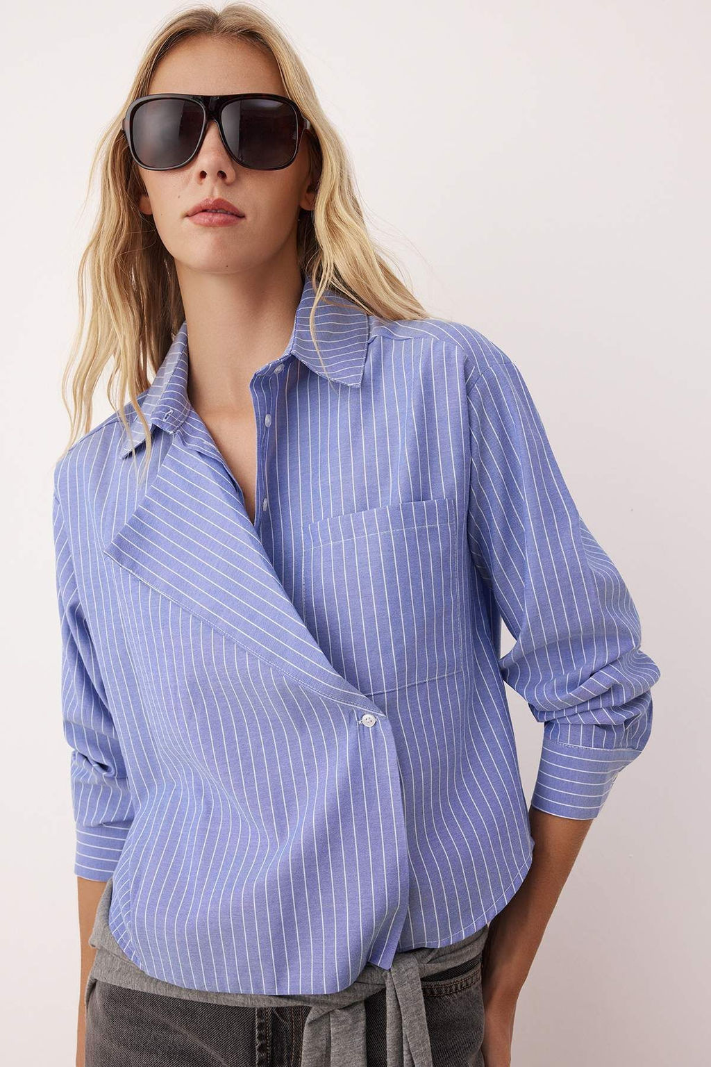 Mavi-Cok Renkli Ceket Yaka Oversize Cizgili Dokuma Gomlek TWOAW26GO00020