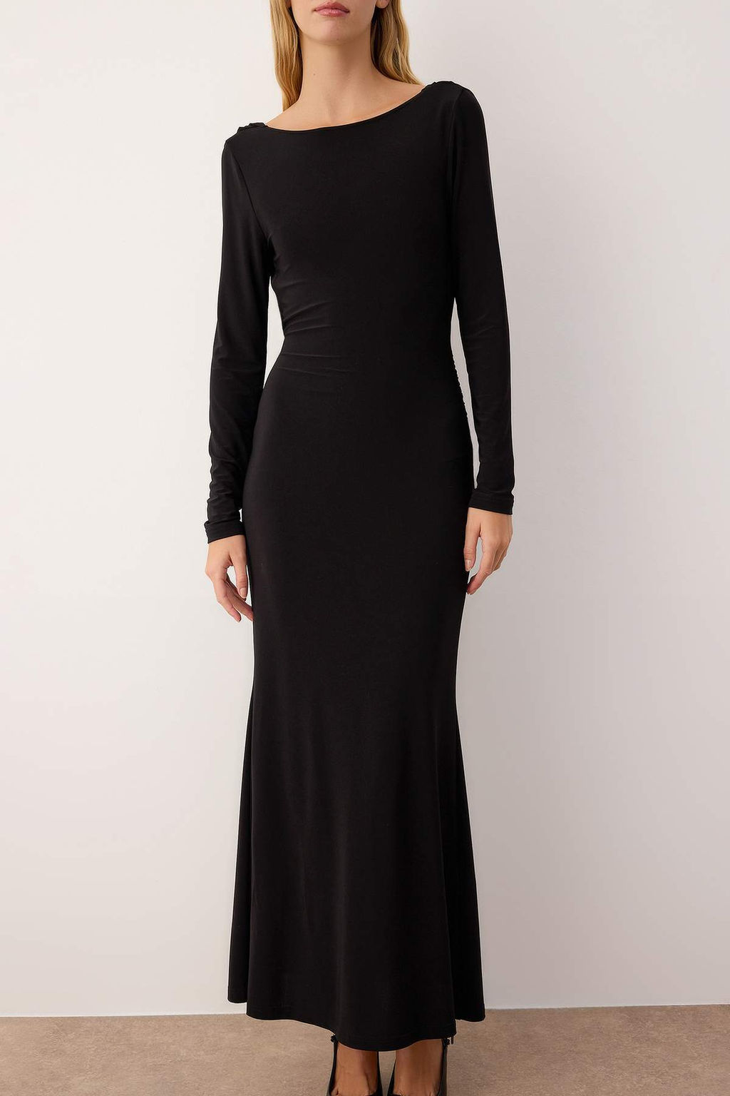 Siyah S?rt Detayl? Orme Maxi Astars?z Elbise TPRAW26EL00029