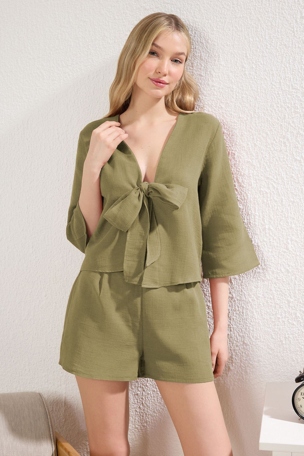 Haki %100 Pamuklu Baglama/Kurdele/Fiyonk Detayl? Muslin Sortlu Dokuma Pijama Tak?m? THMSS24PT00077