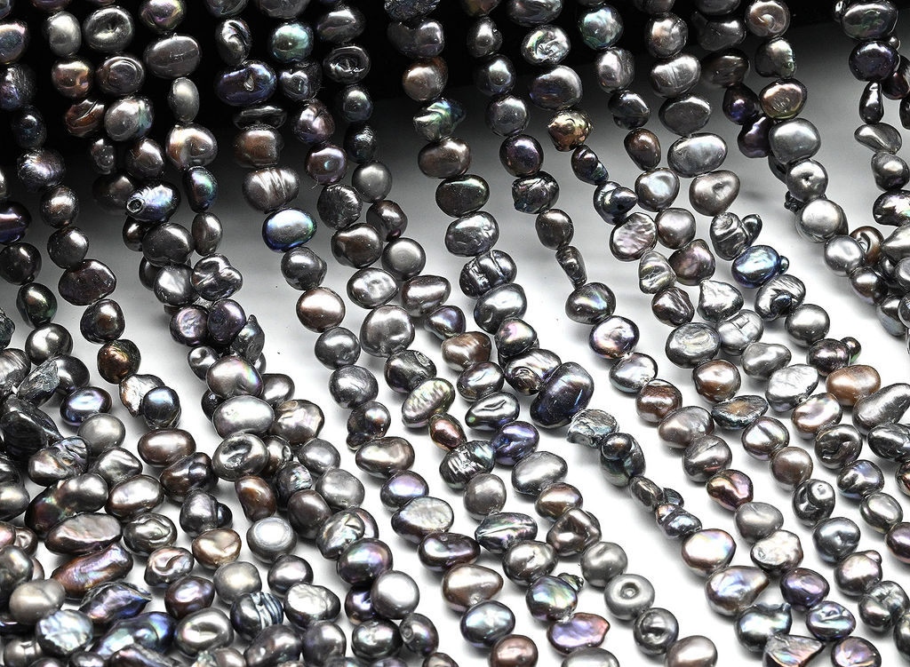 Бусины жемчуг галтовка 8*6мм черный хамелеон, 37см, 67 бусин Радуга камня
