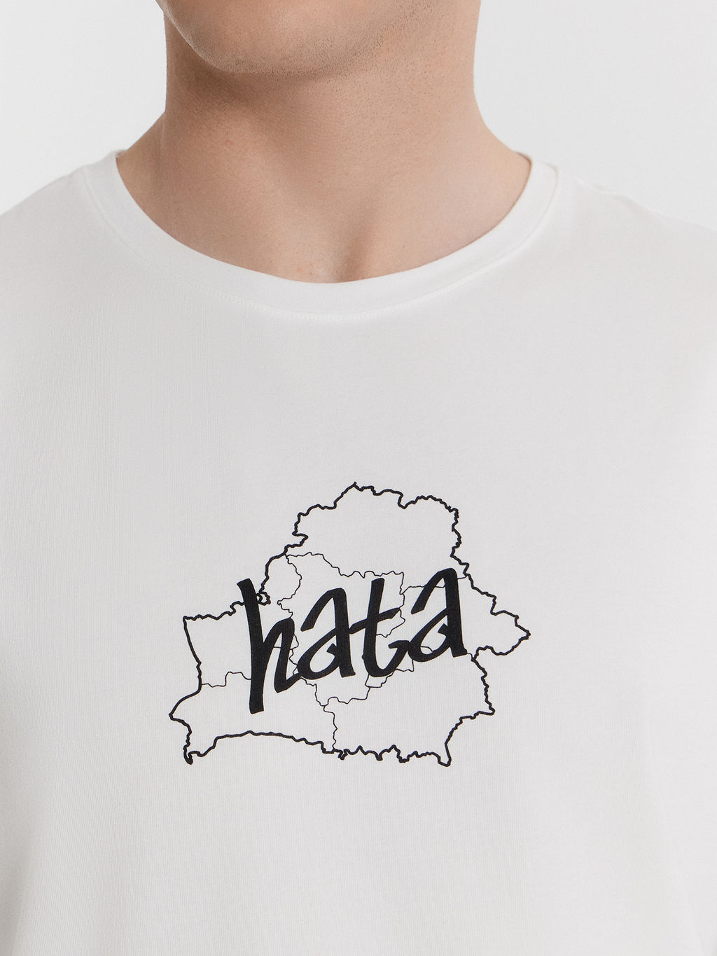 Футболка мужская белая с принтом и надписью "hata"