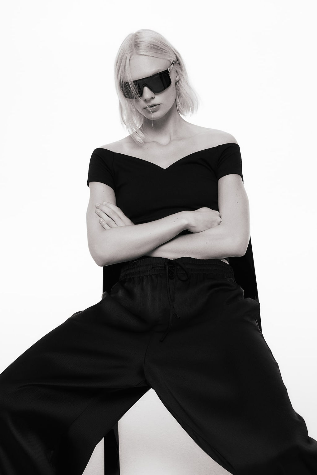Top off-the-shoulder corto