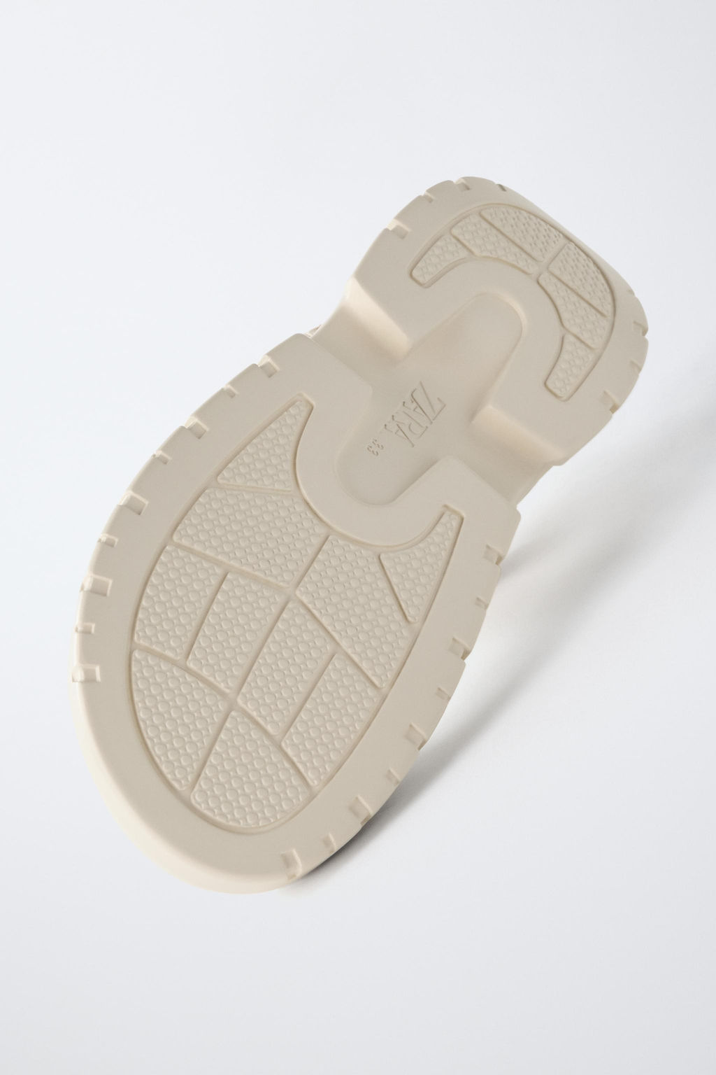 SANDALIA T?CNICA CHARMS / Blanco Crudo