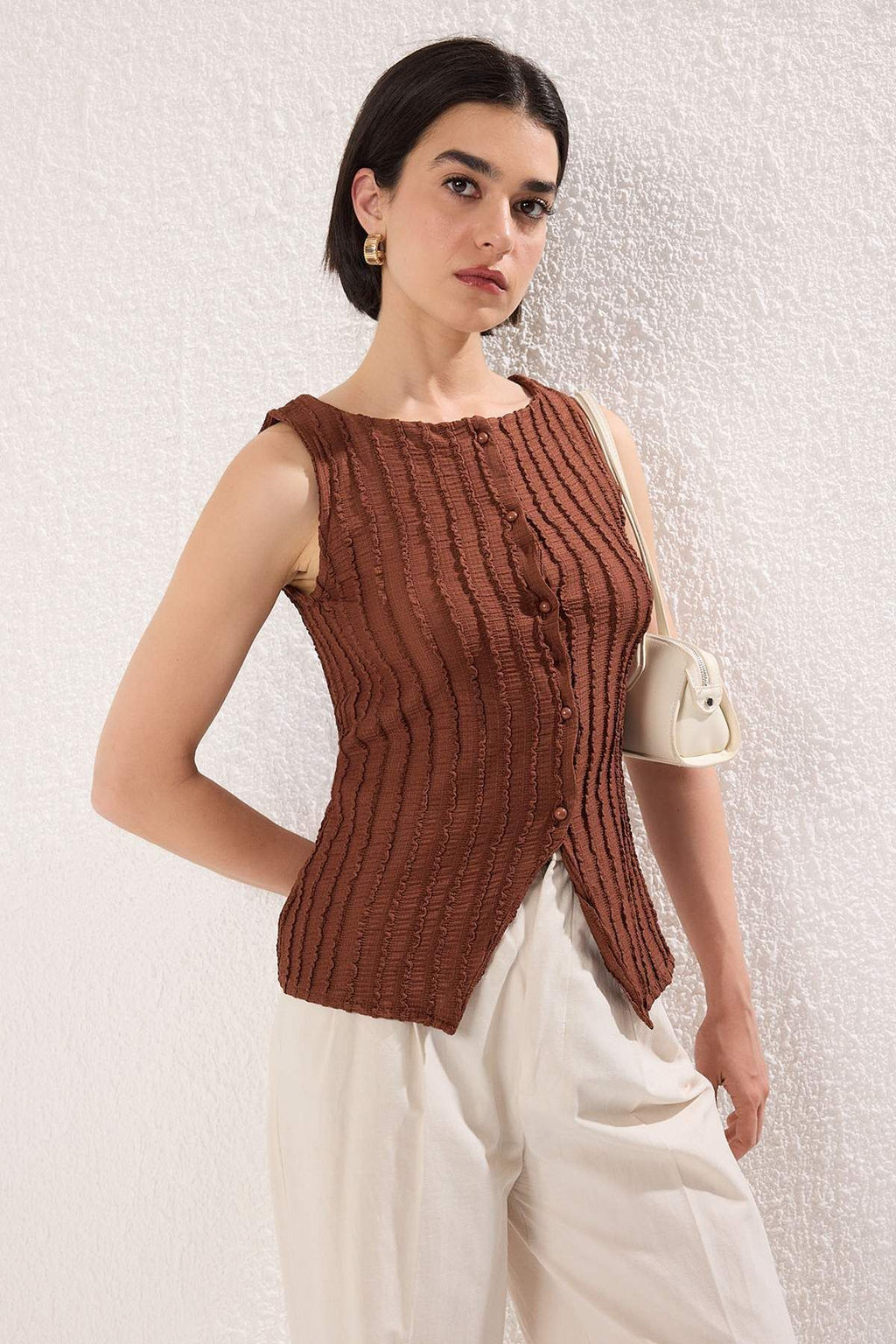 Trendyolmilla Ekru Triko Gorunumlu Regular/Normal Kal?p Orme Bluz TWOSS25BZ00385