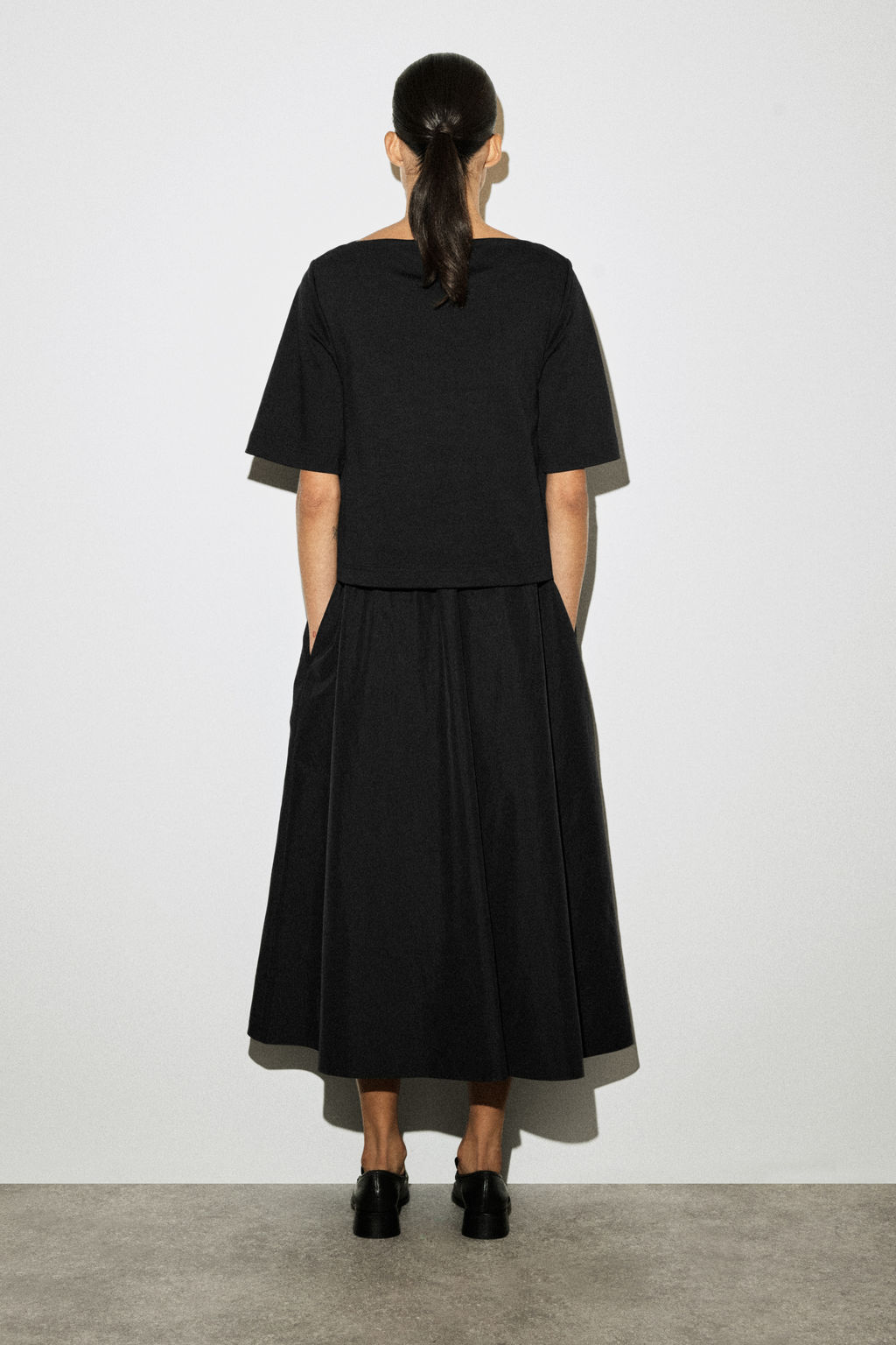 VESTIDO MIDI EN CONTRASTE CON CUELLO BARCO - H&m фото 6