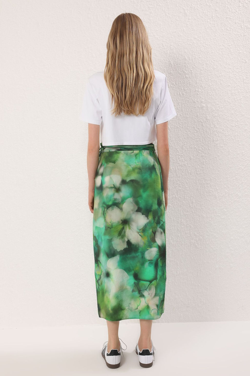 Trendyolmilla Yesil Batik Desenli Yandan Baglamal? Kruvaze Etek TWOSS25ET00176  фото 4