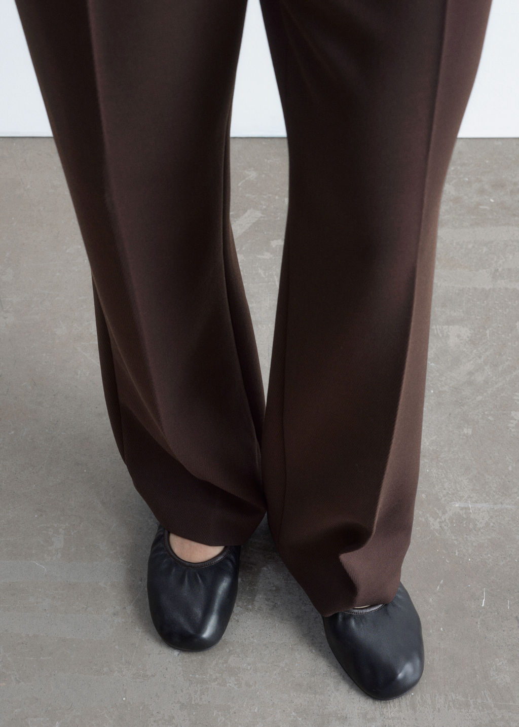 Pantalones sastre con pliegues marcados