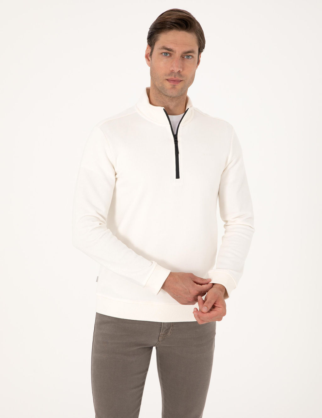 Ekru 3 _plik Regular Fit Fermuarl_ Dik Yaka Basic Sweatshirt