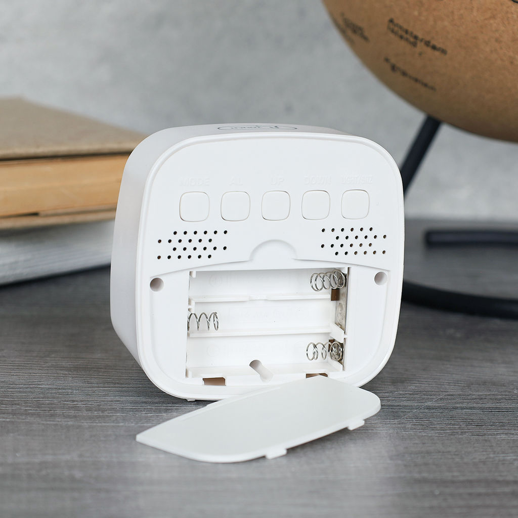 Часы настольные электронные 8х8х4,7 / 2306 /уп 120/ (Белый)