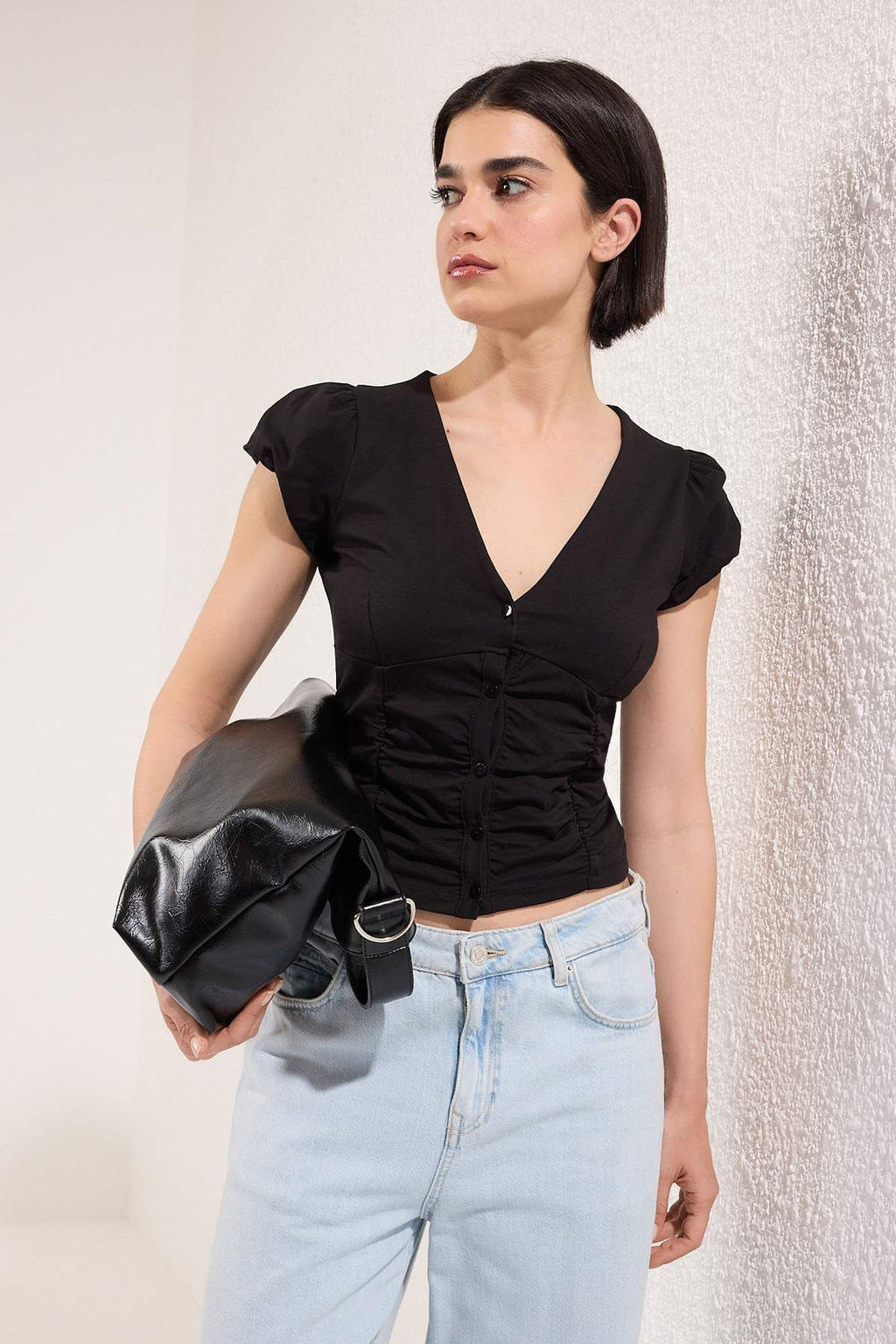 Trendyolmilla Siyah Pamuklu Buzgulu Dugmeli V Yaka Vucuda Oturan Super Esnek Orme Bluz TWOSS25BZ00563
