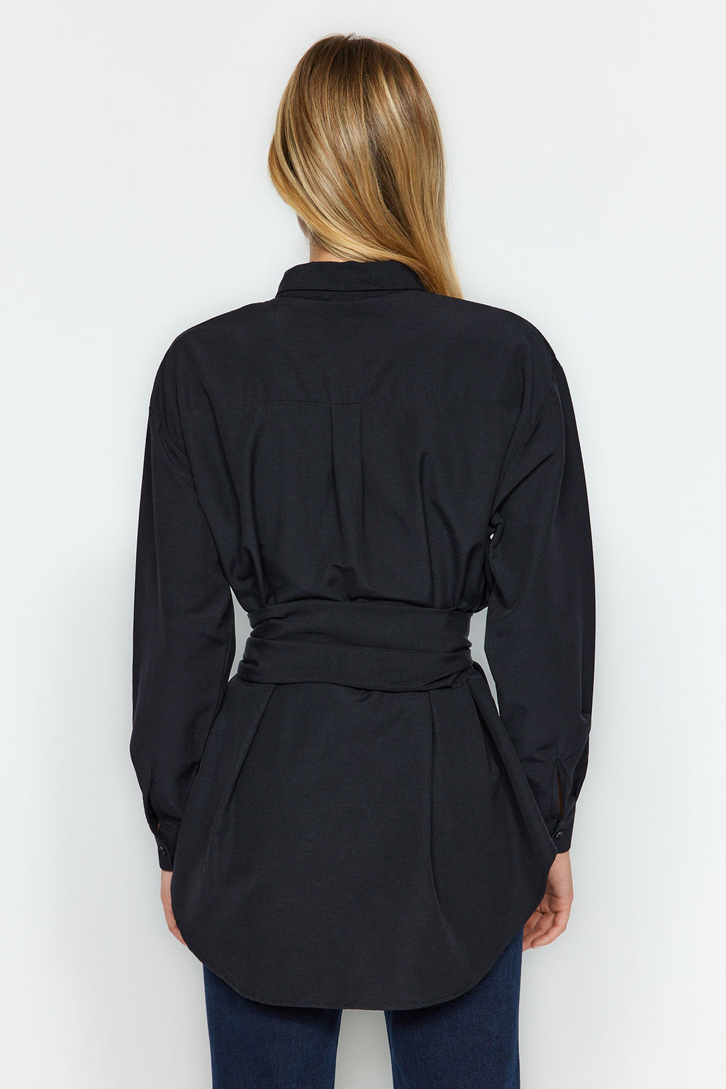 Siyah Kemerli Toka Detayl? Pamuklu Dokuma Gomlek TWOAW20GO0099