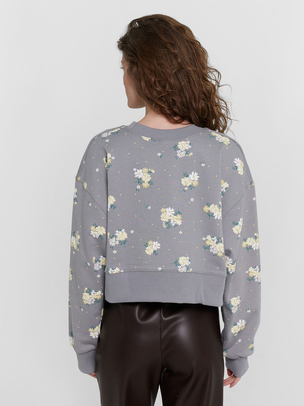 Свитшот женский серый "Не буди лихо" цветы на сером 122966