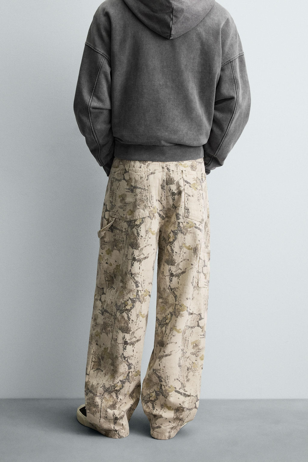 CARPENTER BALLOON FIT TROUSERS ABSTRACT PRINT - Zara фото 3
