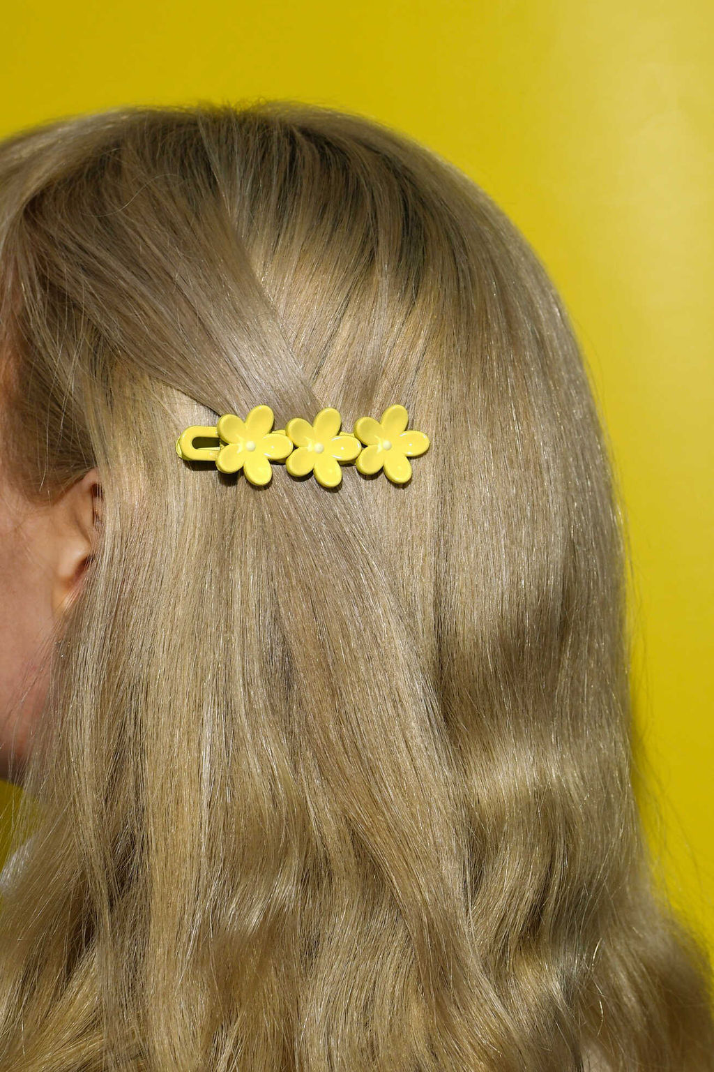 Заколка для волос зажим, арт. 71765 / 10 ЦВЕТОЧКИ (в наборе: 1шт., 6,4 см, черный металл, полиэфирная смола, цвет: жёлтый, подложка из мелованного картона + ПЭТ-пакет с европодвесом)