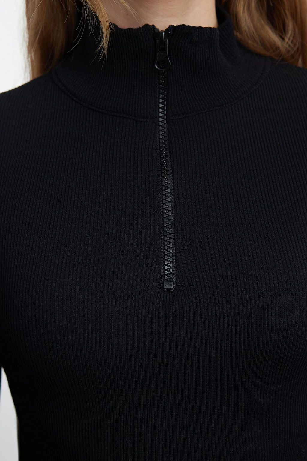 Siyah Fitted/vucuda Oturan Fermuarl? Yaka Esnek Orme Bluz TWOAW25BZ00163