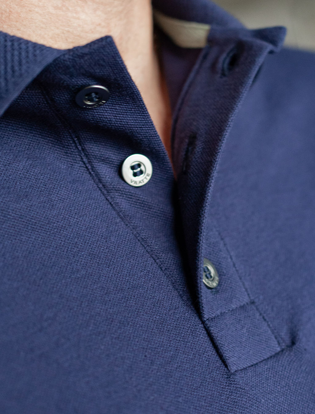Футболка-поло из фактурного трикотажа - Vilatte фото 3