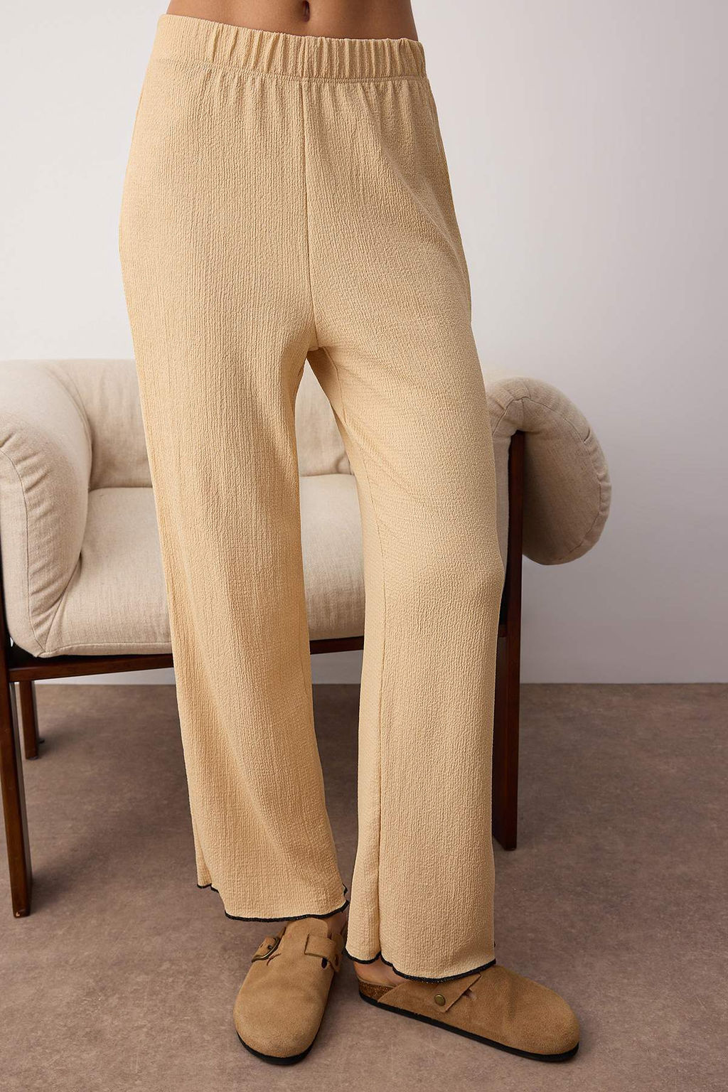 Bej Dugmeli ve Biyeli Dokulu Burumcuk Orme Pijama Tak?m? THMAW26PT00097