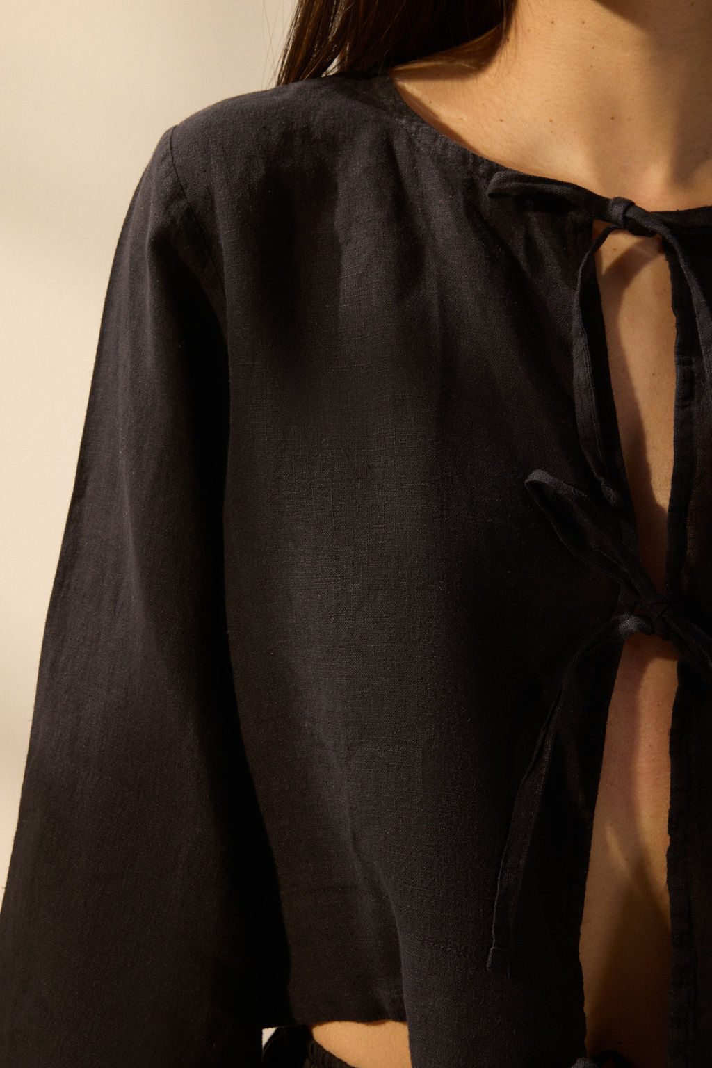 TRENDYOLMILLA Sar? Dokuma %100 Keten Baglamal? Balon Kollu Plaj Gomlek TBESS25GO00016 фото 28