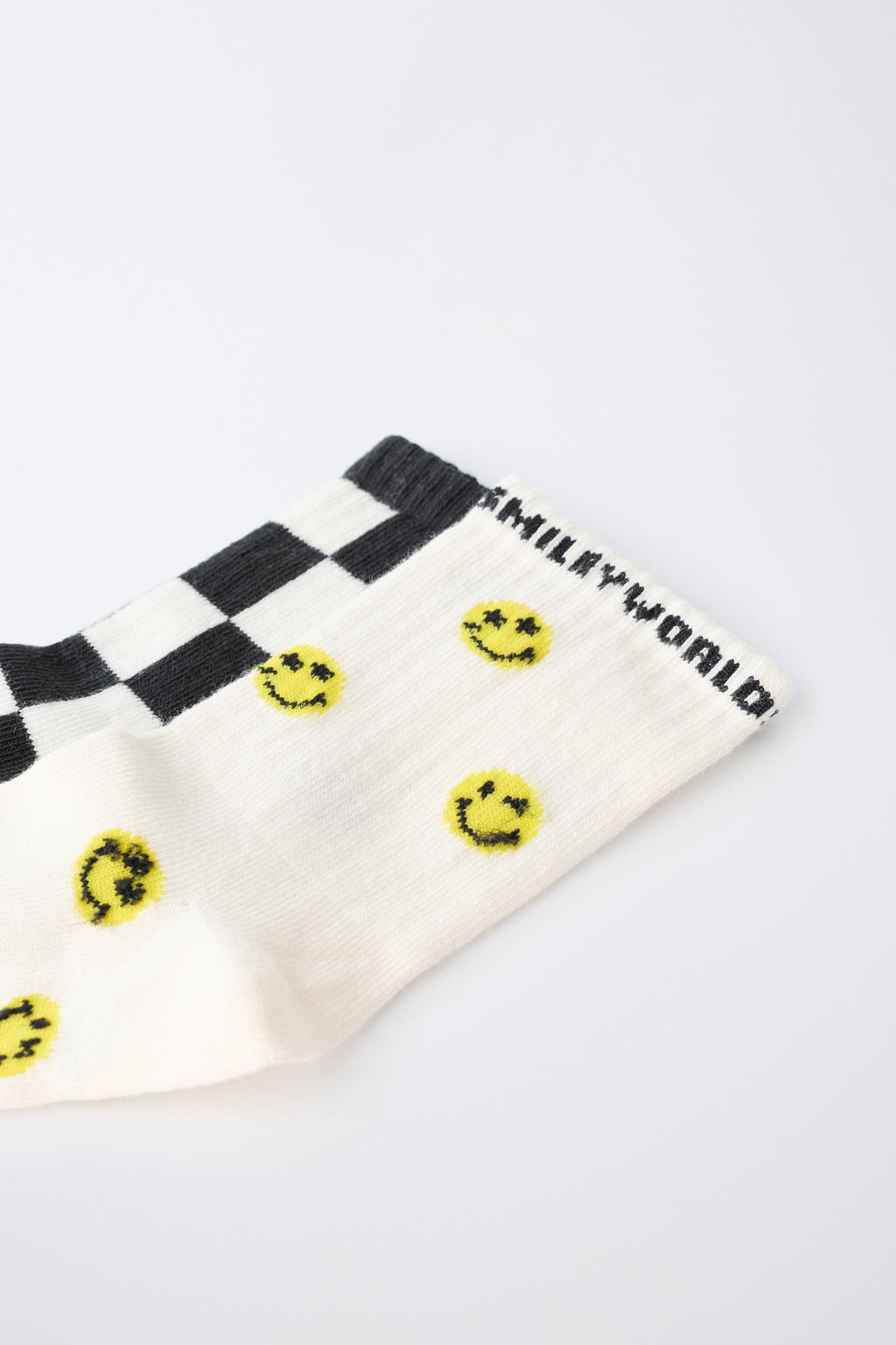 PACK DOS CALCETINES MEDIOS SMILEYWORLD ® CUADRO DAMERO / Blanco / Negro - Zara фото 2
